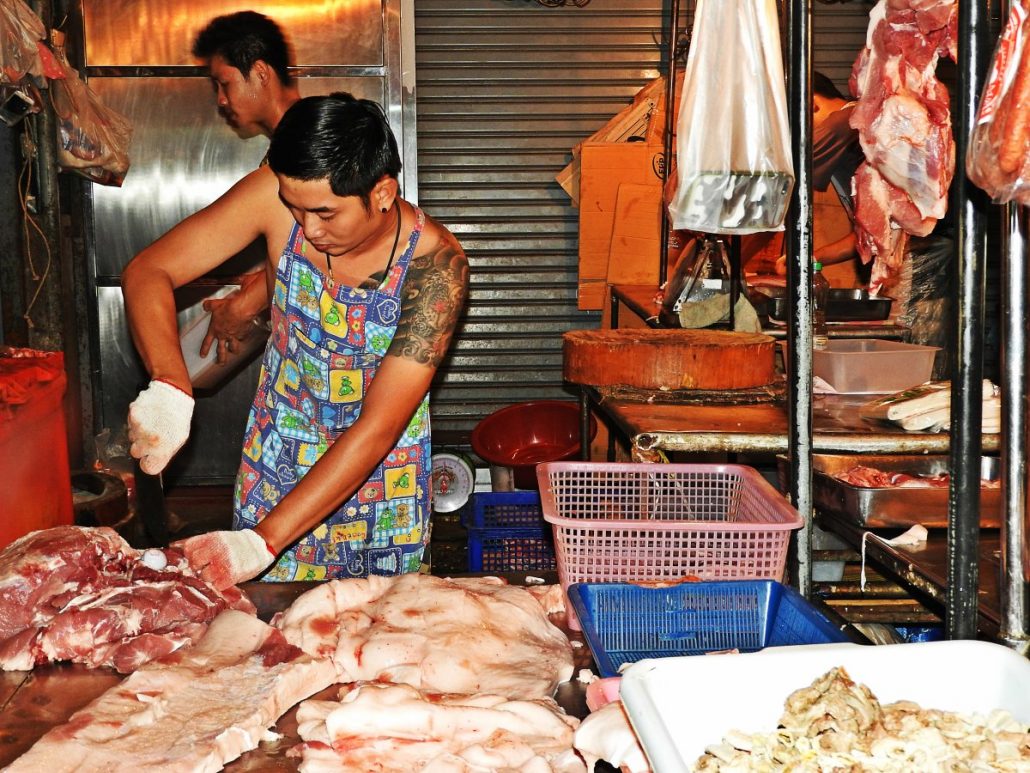 Love food, tuk tuks and Bangkok? You're in luck! There is a Nighttime Bangkok Tuk Tuk Food Tour which will whizz you around the city with a local guide, showing you the best and most delicious secret hidden street eats! It’s an awesome experience and one I’ll never forget. I love you Thailand! www.teacaketravels.com