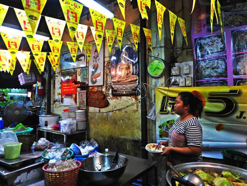 Love food, tuk tuks and Bangkok? You're in luck! There is a Nighttime Bangkok Tuk Tuk Food Tour which will whizz you around the city with a local guide, showing you the best and most delicious secret hidden street eats! It’s an awesome experience and one I’ll never forget. I love you Thailand! www.teacaketravels.com