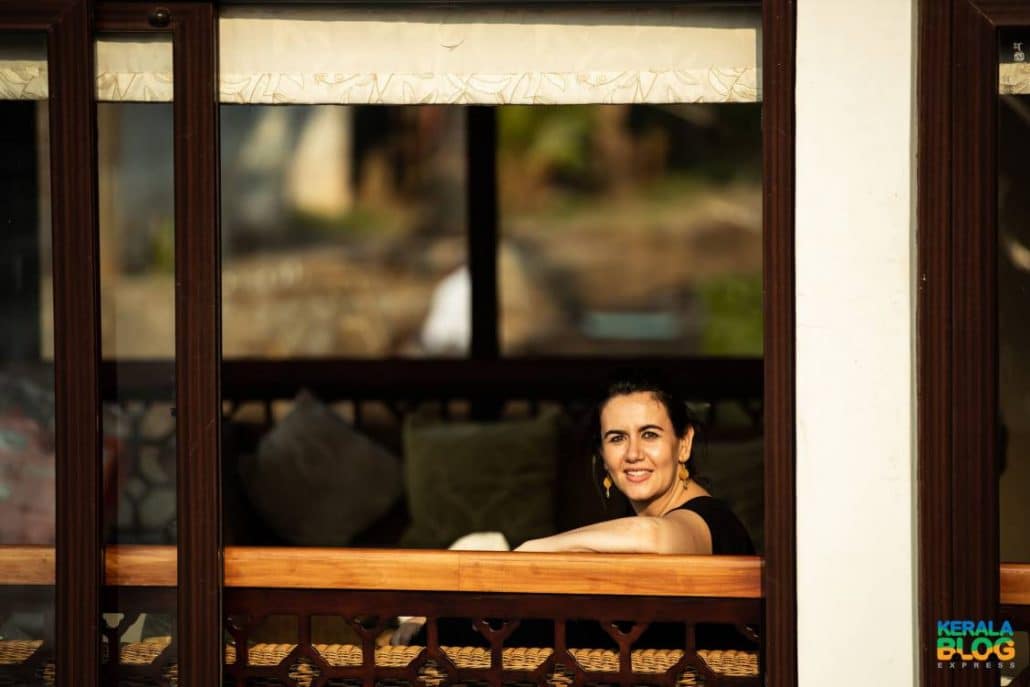 Lady enjoying an Alleppey houseboat experience