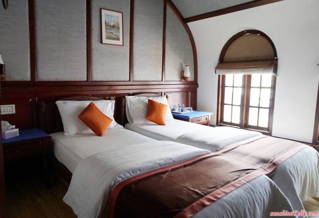 The bedroom on a luxury houseboat showing two beds and a window